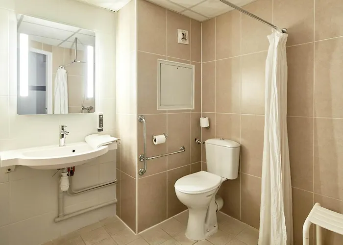 Hotel Evry-lisses 3*